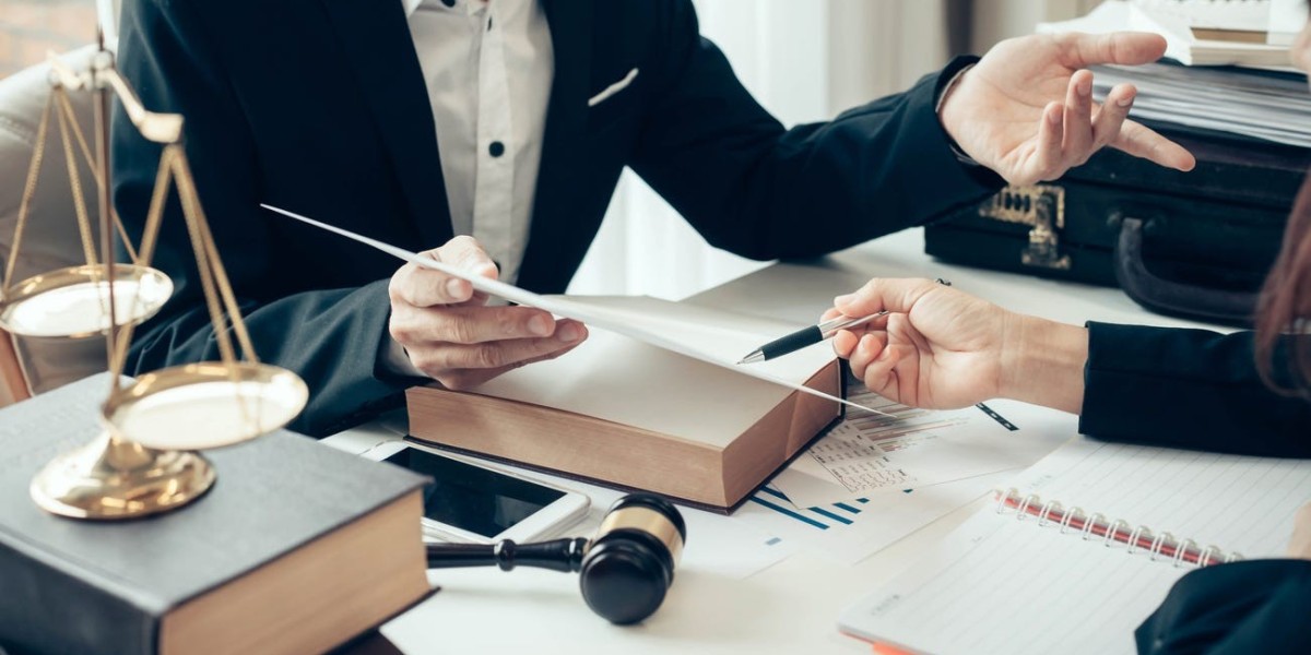 How Family Lawyers in Dubai Mediate Conflict Without Going to Court