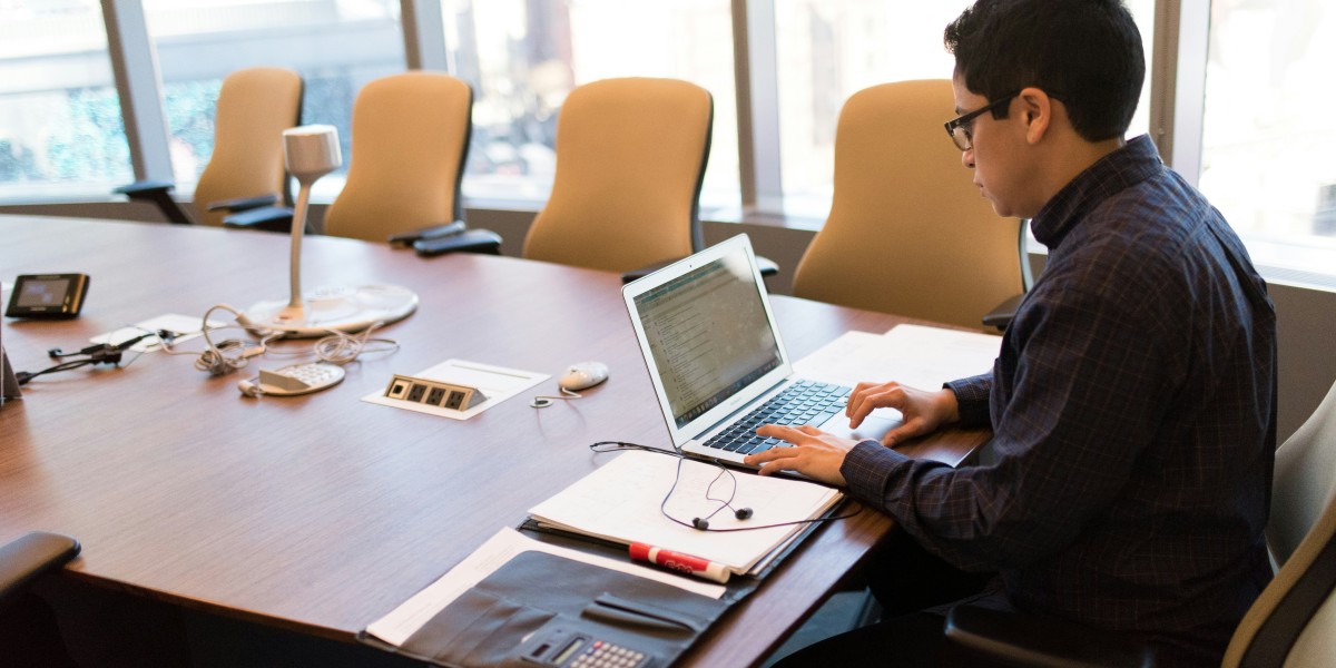 Mastering Facebook Advertising Management: Strategies for Maximum ROI