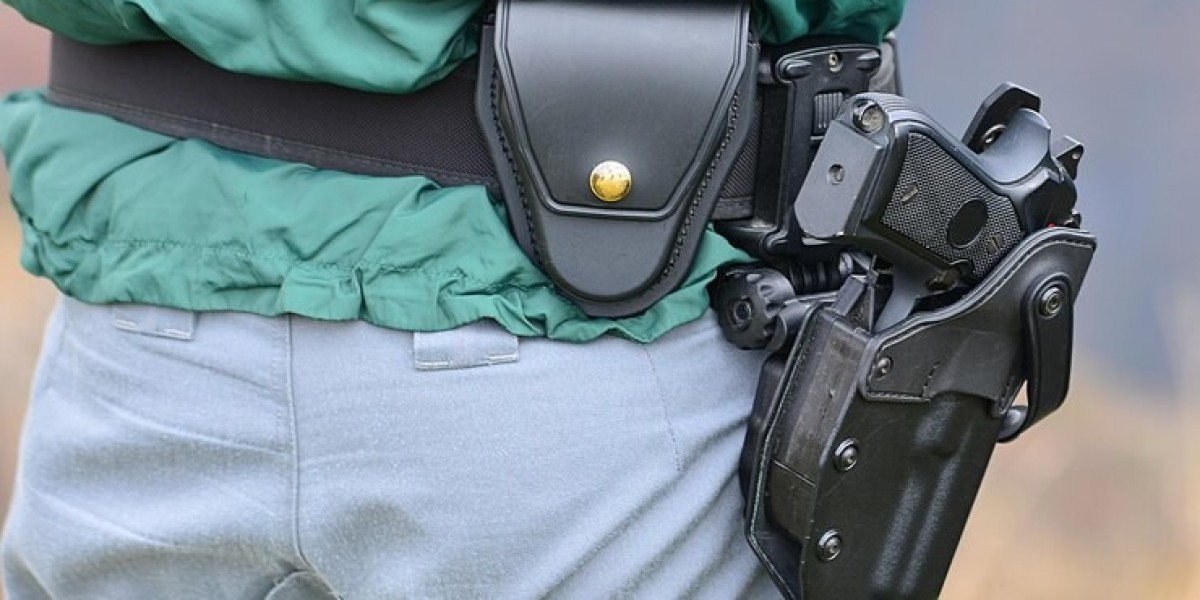 How to Choose the Right Leg Pistol Holster and Gas Gun for Self-Defense and Tactical Use