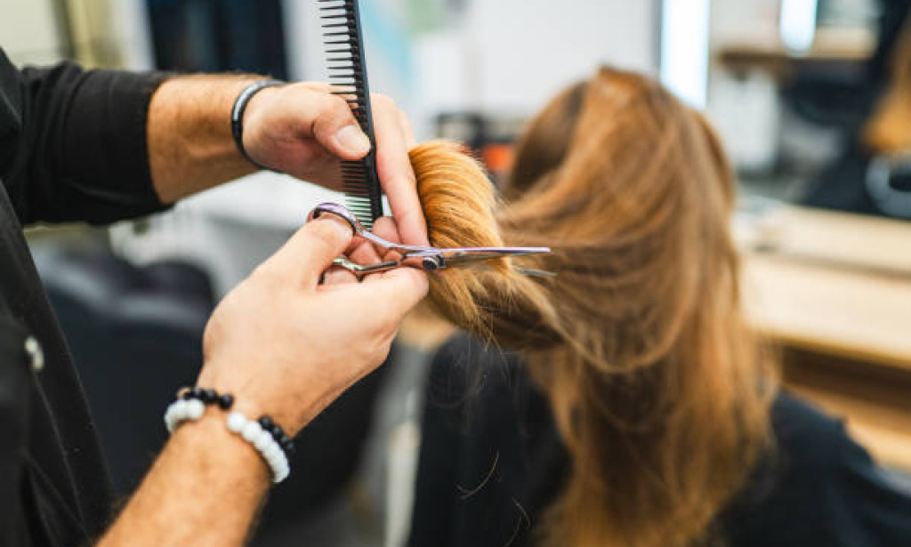 How Can a Hair Salon Help You Achieve the Perfect 2025 Look?