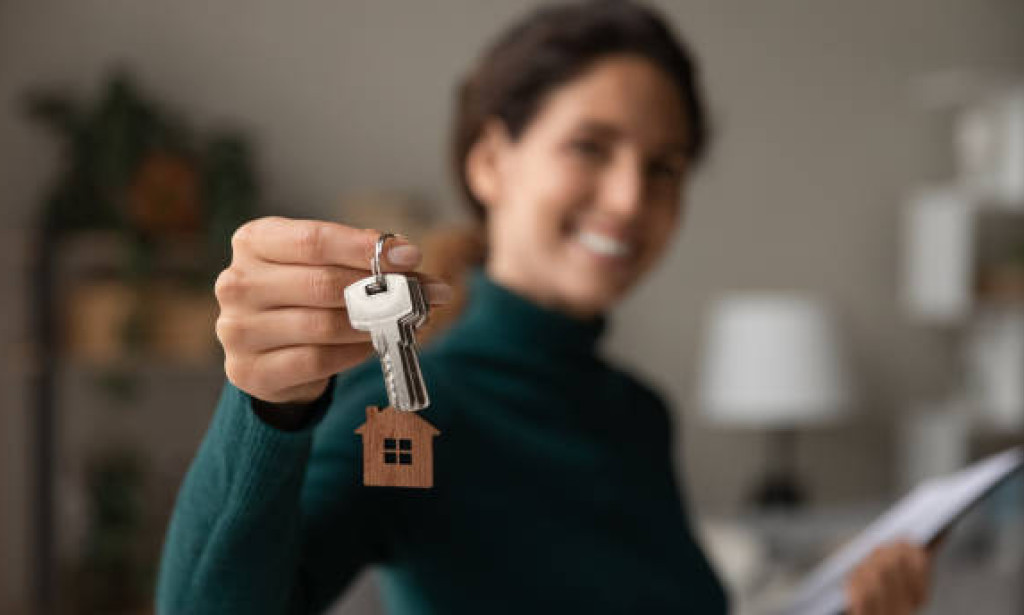 How Do Agents Market a Property for Maximum Exposure?