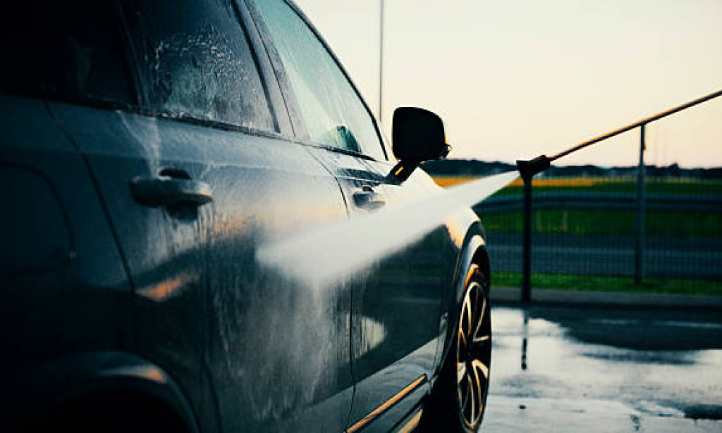 How Can a Pressure Washing Service Remove Mold and Grime Safely?