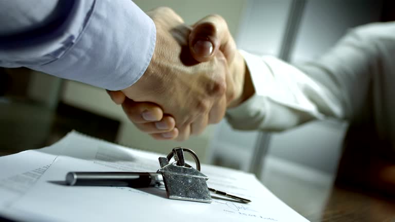 What Strategies Does a Residential Real Estate Agent Use to Sell Fast? – Postory