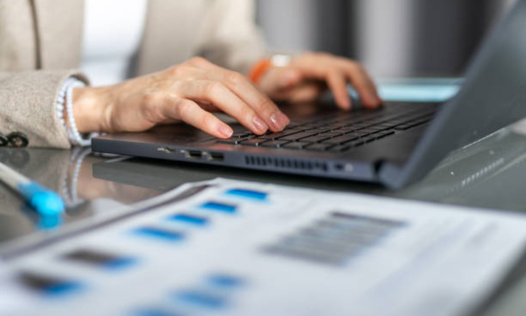 How Can a Tutoring Service Make Remote Learning More Engaging?