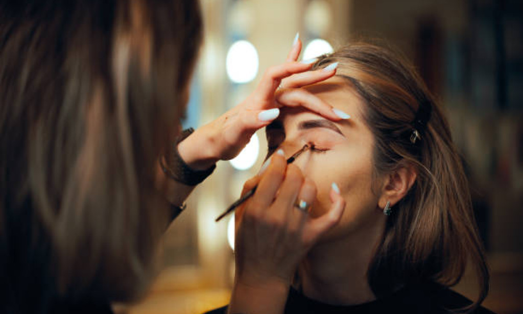 How Can a Makeup Artist Help You Master the Glass Skin Trend This Year?