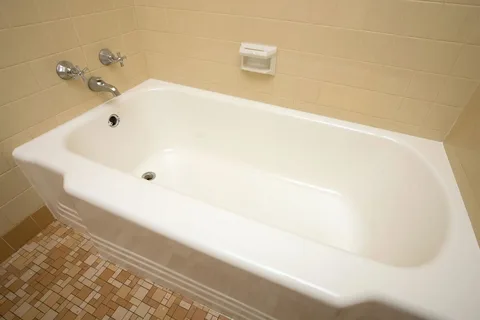 How a Bathtub Refinishing Contractor Handles Tough Stains - London Connected