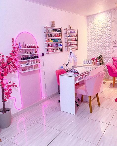 What Nail Salon Techniques Protect Weak Nails From Cracking? - London Connected