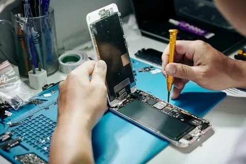 How a Mobile Phone Repair Shop Solves Common Smartphone Glitches - London Connected