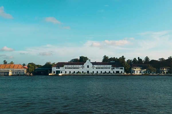 Kerala Luxury Tour Package | Kerala Backwater and Beach Tour