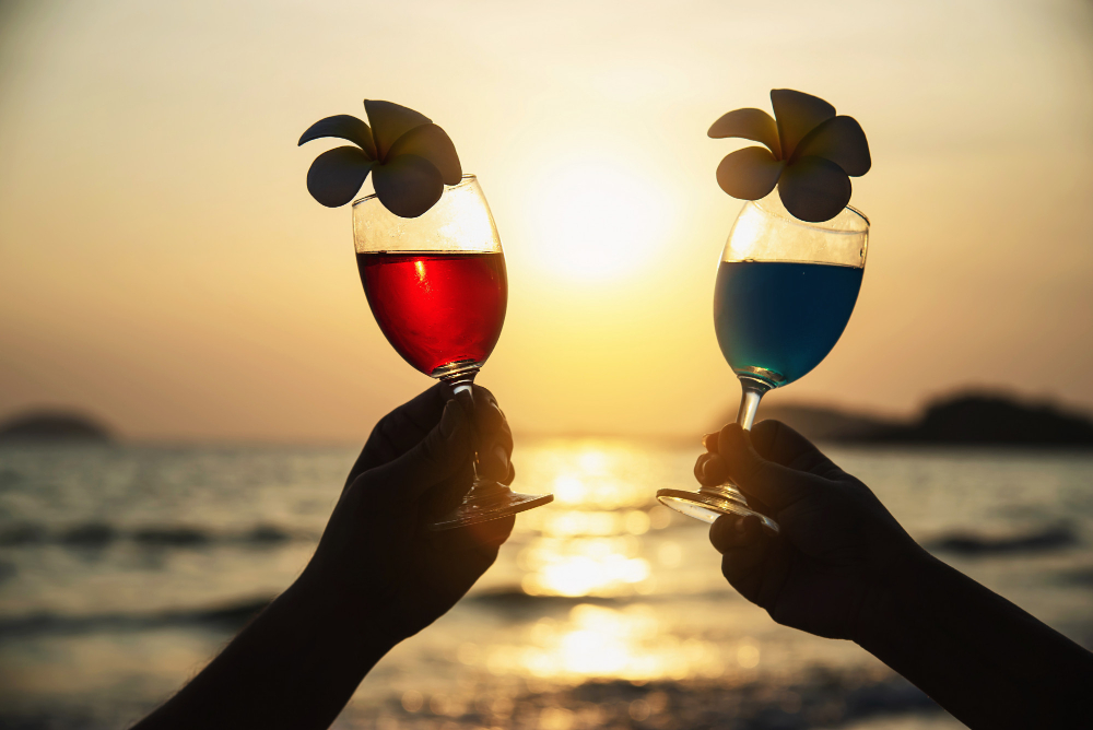 Sunset Dinner Roatan: Magical Evenings at Sea
